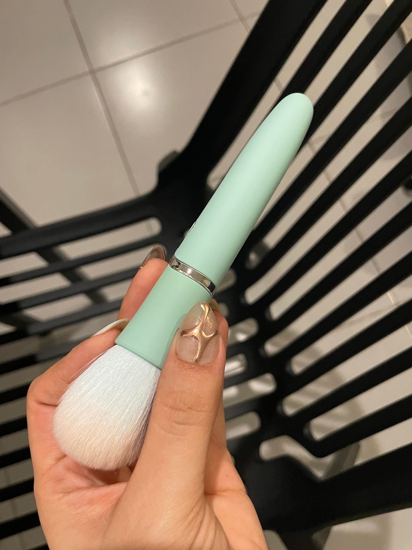 Brocha, dildo, y vibrador menta